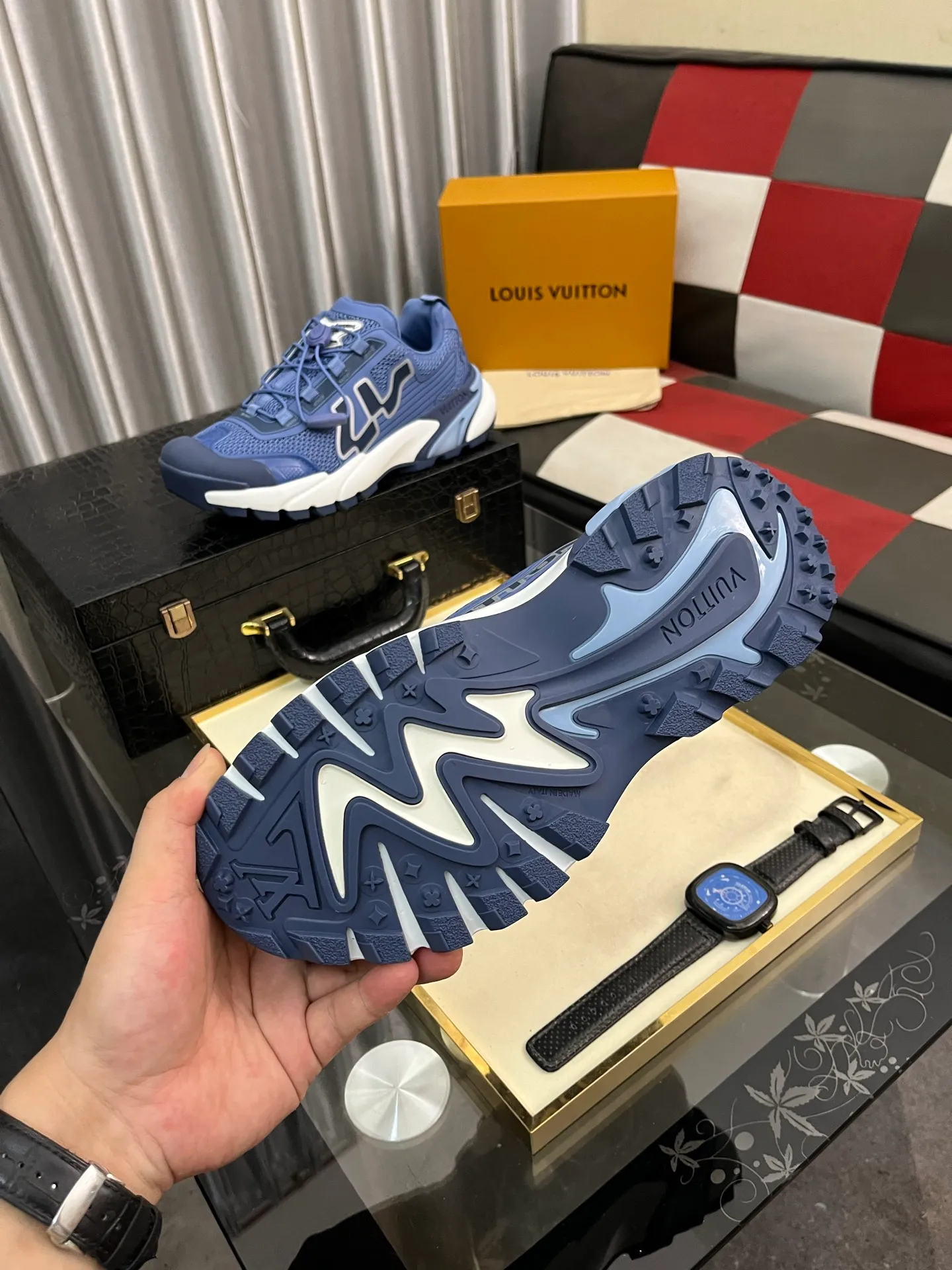 Men's shoes 💰780⌚️⌚️Top version [LOUIS VUITTON] Couple 🧑‍🤝‍🧑 Craftsman style Counter series (original order) New style 🍀LV Louis Vuitton - Top version LV classic high-top trendy shoes! Made of imported original craft calfskin, original breathable lining, and original wear-resistant, lightweight, high-end TPU outsole! High quality products! Code number: 36-457️⃣Colors available